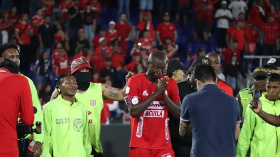 Adrián Ramos lamentándose por perder título con América, en Copa. Adrián Ramos lamentándose por perder título con América, en Copa.