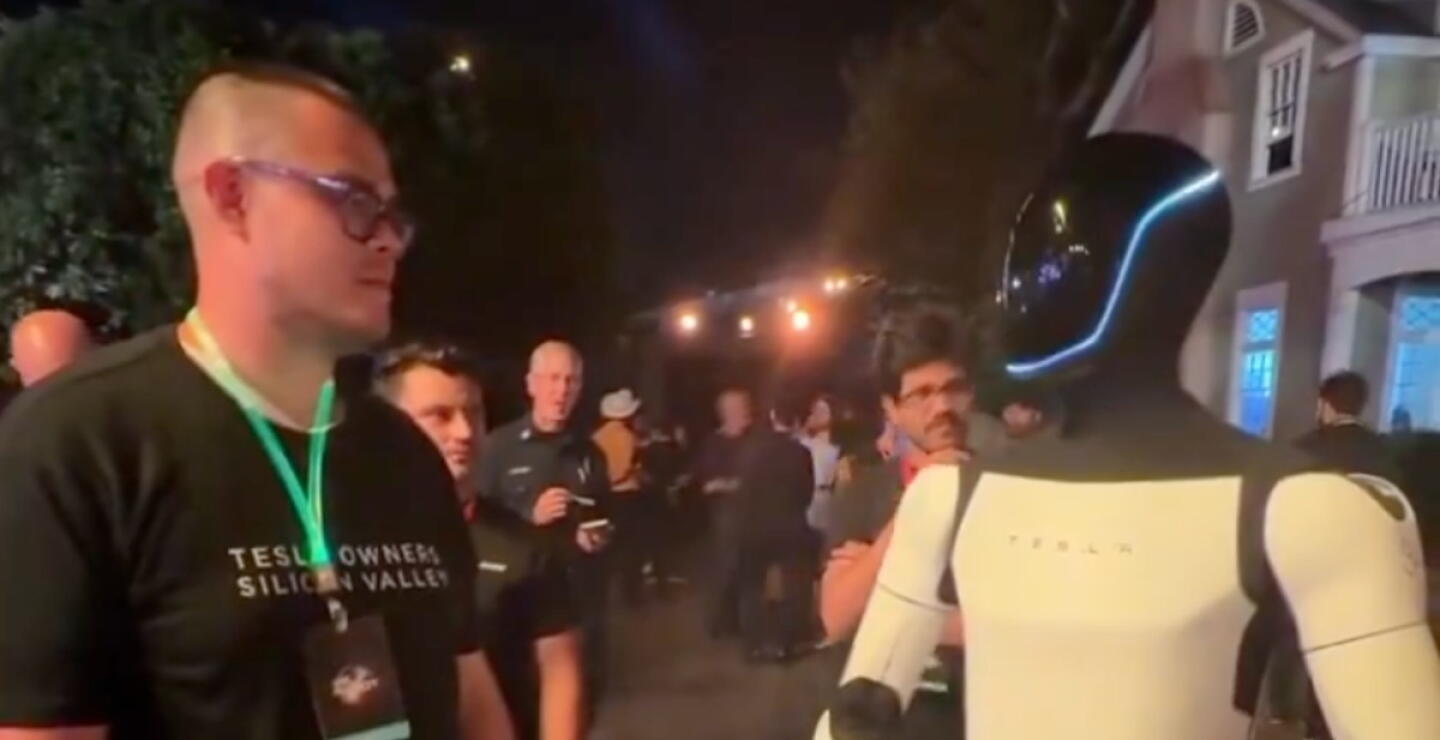 Entrevistaron al robot de Tesla y una respuesta provoca temor en redes sociales 