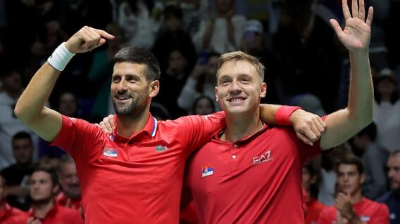 Novak Djokovic celebra su victoria, en la Copa Davis con Serbia Novak Djokovic celebra su victoria, en la Copa Davis con Serbia