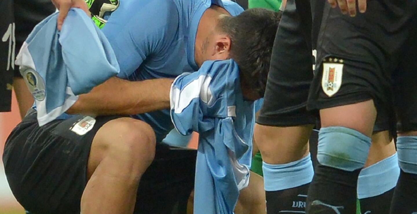 337667_BLU Radio. Inconsolable llanto de Luis Suárez // Foto: AFP