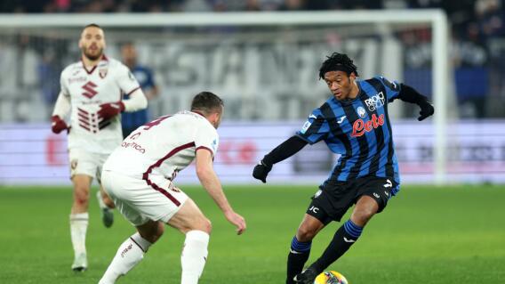 Juan Guillermo Cuadrado en acción de juego con Atalanta frente al Torino, por Serie A. Juan Guillermo Cuadrado en acción de juego con Atalanta frente al Torino, por Serie A.