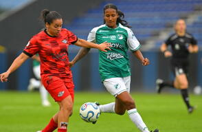 Acción de juego entre Deportivo Cali femenino y Libertad en la Copa Libertadores 2026.
