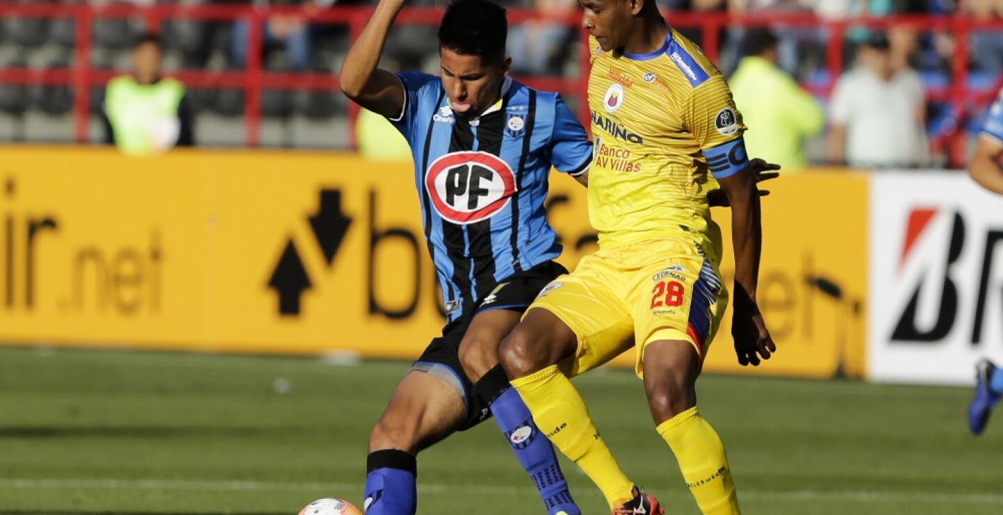 356282_BLU Radio. Huachipato vs Deportivo Pasto / Foto: AFP - PHOTOSPORT / ESTEBAN PAREDES