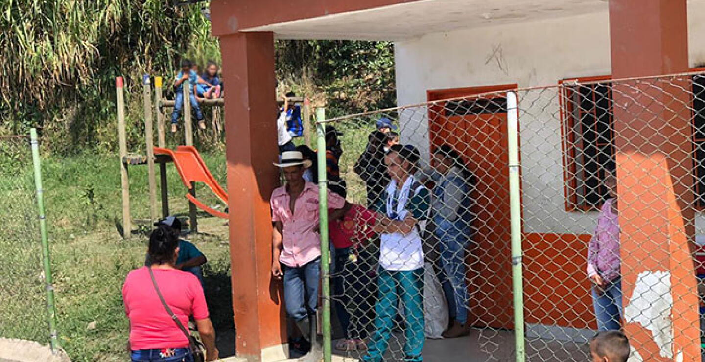 Familias desplazadas en Ituango, a la espera de una solución.