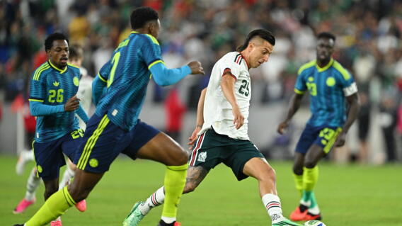 Acción de juego de la Selección Colombia frente a México en partido de preparación. 