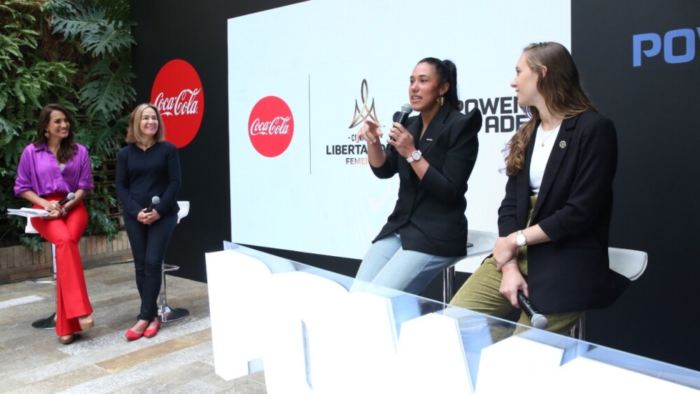 Vanessa Córdoba y la exfutbolista Nicole Regnier Vanessa Córdoba y la exfutbolista Nicole Regnier