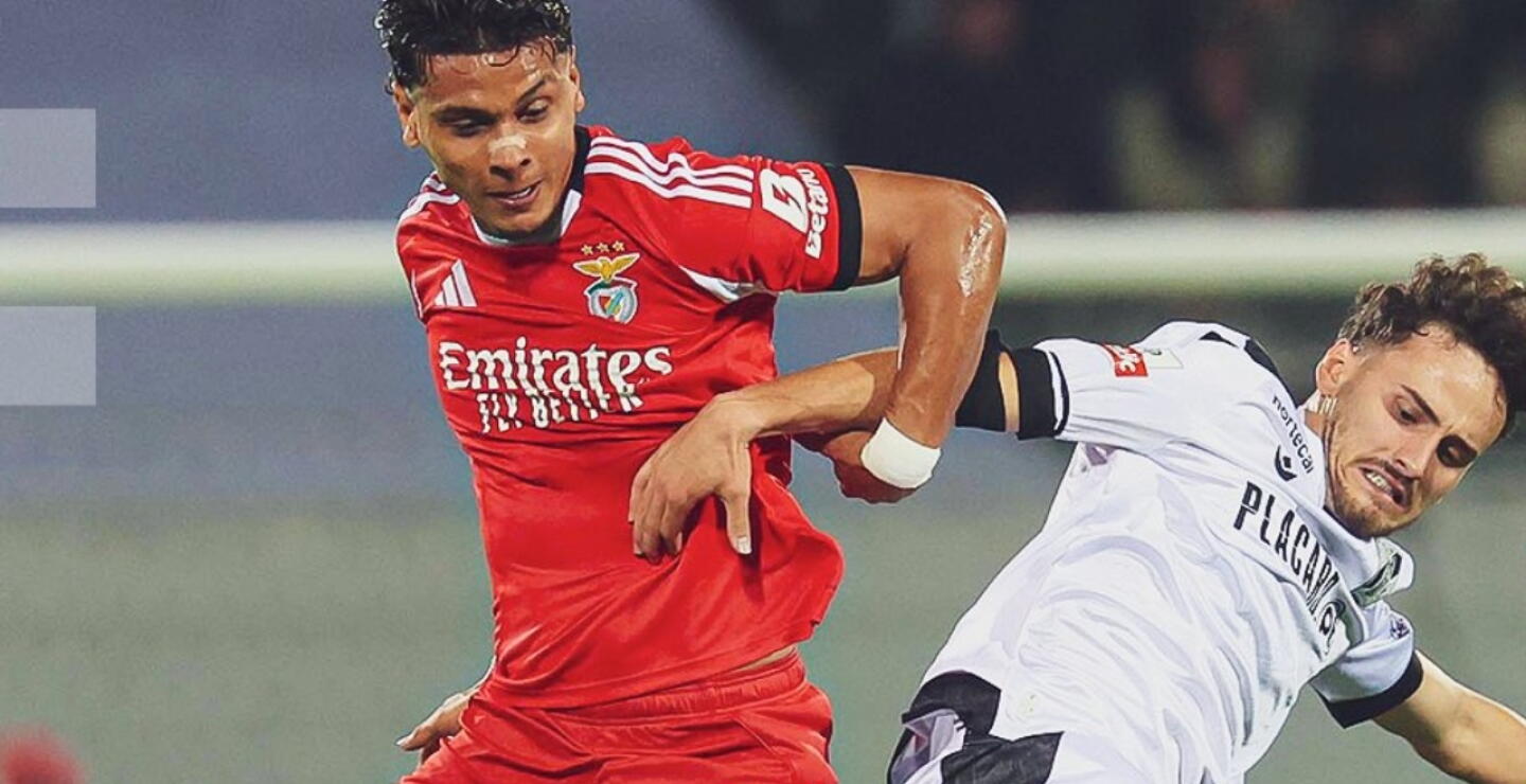 Richard Ríos en acción de juego contra el Benfica frente al Vitória de Guimarães.