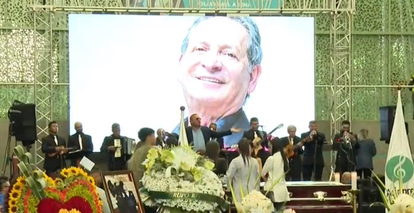 Hasta el expresidente Álvaro Uribe fue a despedir a Darío Gómez