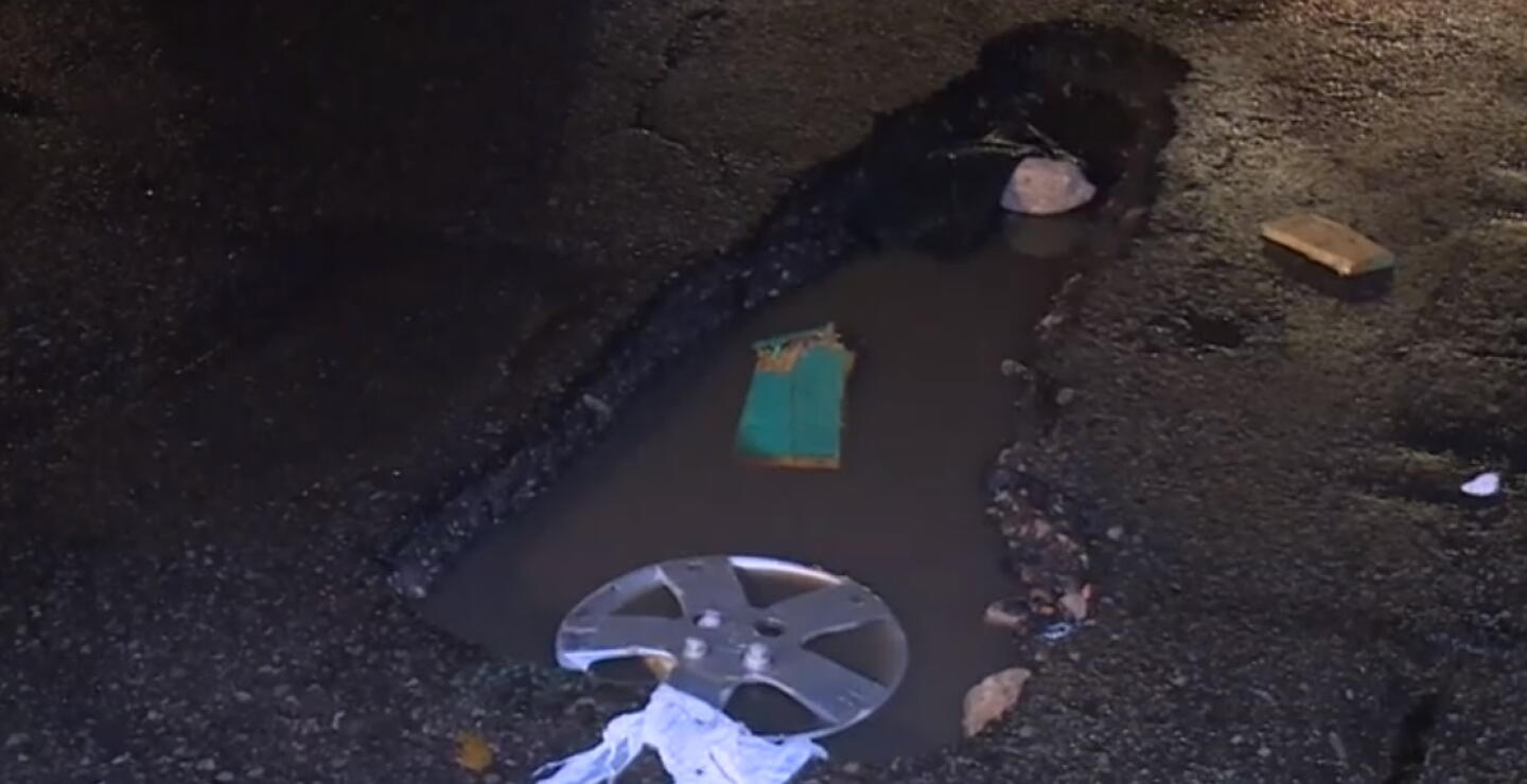 Qué peligro: ojo con estos huecos ‘rompellantas’ en Bogotá