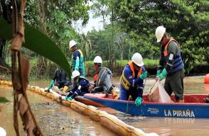 304282_BLU Radio. Descontaminación de quebradas en La Lizama tras emergencia ambiental /foto: Ecopetrol