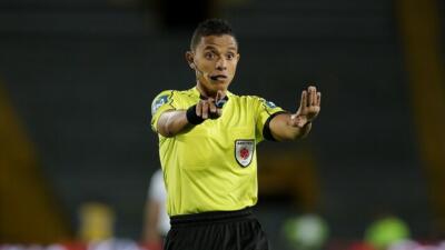 Bismarks Santiago dirigirá el Medellín vs. Santa Fe, por la final de vuelta de la Liga BetPlay I-2025.