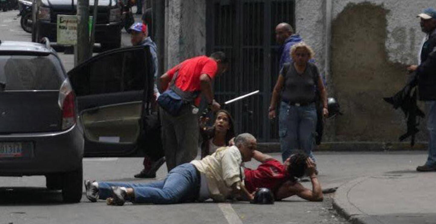139123_En la foto se ve a la periodista de Vivo Play Andrea Cedeño y su equipo de trabajo.