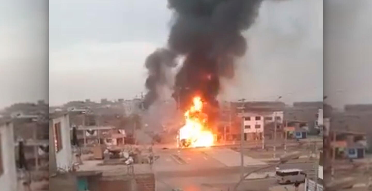 353429_Explosión de camión con gas en Lima // Foto: captura video Facebook DCVDigital