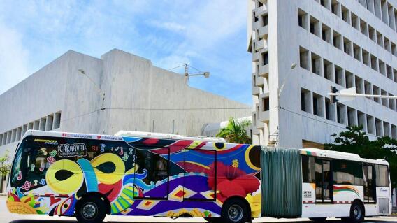 300568_Blu Radio/ El bus de la alegria. Foto: Transmetro