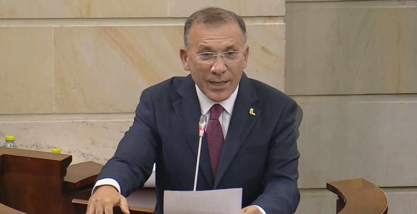 Roy Barreras, nuevo presidente del Senado, a los grupos ilegales: "Paren la matanza"