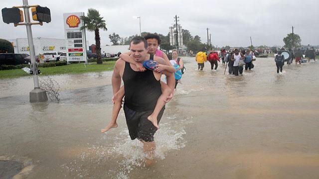 Ya son ochos los muertos en Texas por inundaciones tras el paso de Harvey