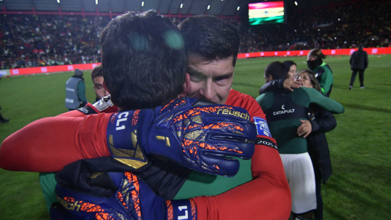 Jugadores de la Selección Bolivia celebran su victoria sobre Brasil, por las Eliminatorias Sudamericanas Jugadores de la Selección Bolivia celebran su victoria sobre Brasil, por las Eliminatorias Sudamericanas