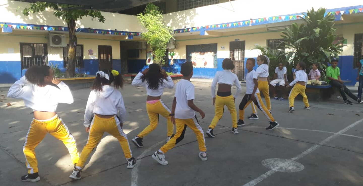 351135_BLU Radio// Niños en Cartagena practicando musical por Venezuela. Foto: BLU Radio