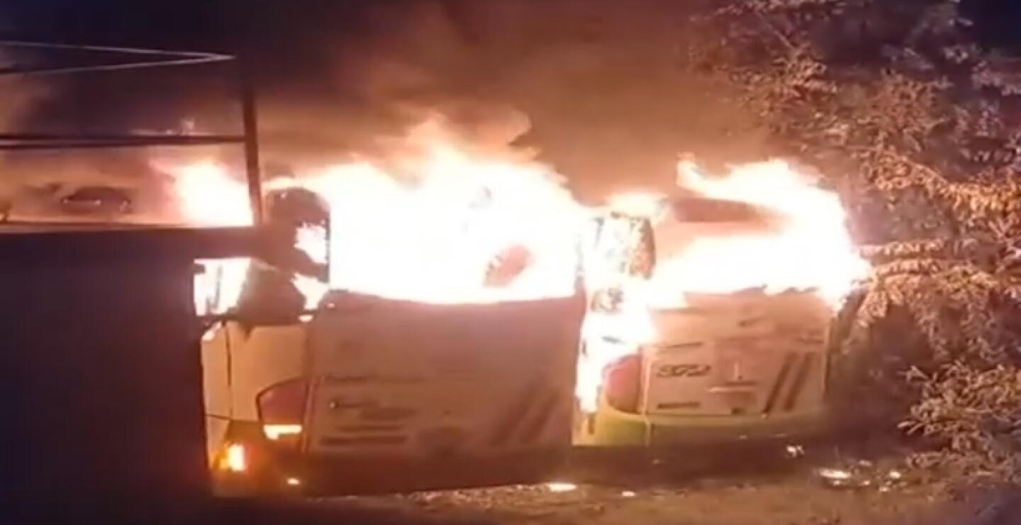 Queman dos buses cerca de Hidroituango y autoridades señalan a disidencias de las FARC