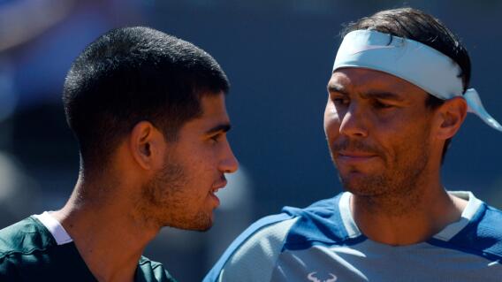 Carlos Alcaraz (izq.) y Rafael Nadal (der.), tenistas españoles Carlos Alcaraz (izq.) y Rafael Nadal (der.), tenistas españoles