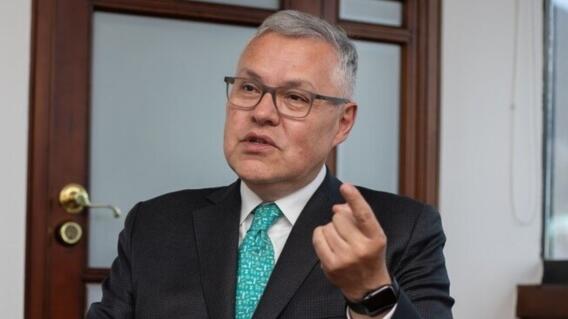 Denuncian ataque contra el vehículo de Néstor Osuna, exministro de Justica y procurador delegado Denuncian ataque contra el vehículo de Néstor Osuna, exministro de Justica y procurador delegado