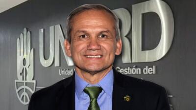 Carlos Ramón González, exdirector del Dapre, con fondo de la UNGRD