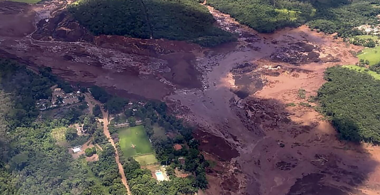 325748_BLU Radio, Ruptura de dique minero en Brasil / Foto: AFP