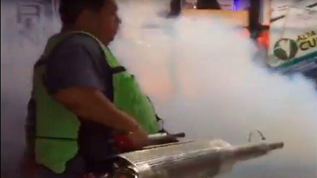 Fumigan, literalmente, a caravana de migrantes que pasaba por Chiapas rumbo a EE. UU. 