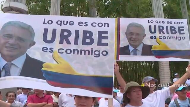 Seguidores de Álvaro Uribe marcharon en varias ciudades para apoyarlo