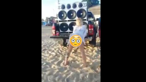10186_La Kalle - Twerking de sexi chica en la playa - Foto: LiveLeak 10186_La Kalle - Twerking de sexi chica en la playa - Foto: LiveLeak