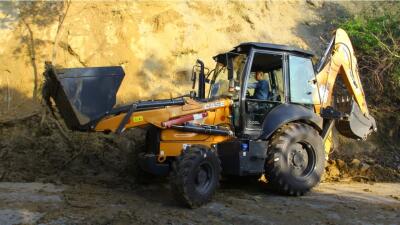 Maquinaria amarilla para restablecer vías en Santander