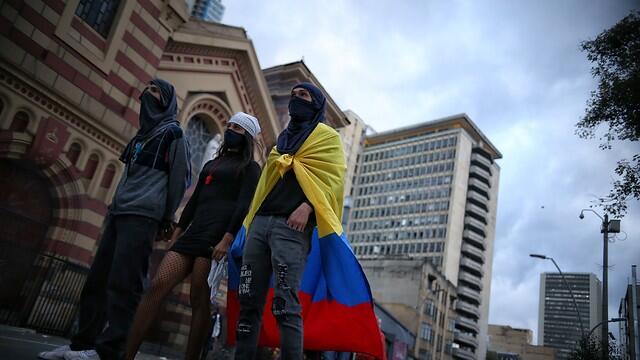 uso de capucha- discordia entre gobierno y distrito.jpg uso de capucha- discordia entre gobierno y distrito.jpg
