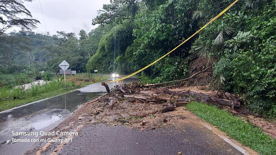 FOTO VÍA LLUVIAS RIONEGRO.jpg