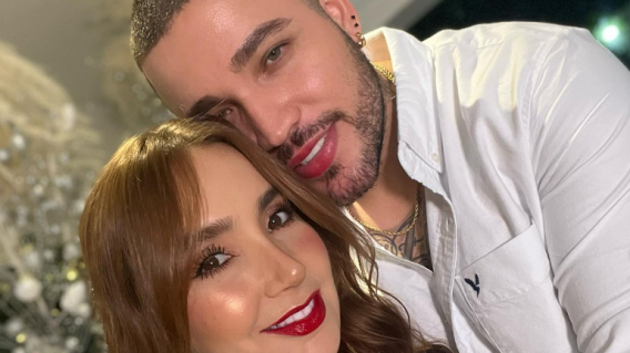 Paola Jara y Jessi Uribe, cantantes de música popular