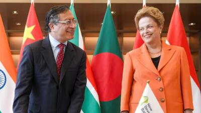 El presidente Gustavo Petro, junto con la expresidenta de Brasil, Dilma Rousseff, quien encabeza el banco de desarrollo de los BRICS. El presidente Gustavo Petro, junto con la expresidenta de Brasil, Dilma Rousseff, quien encabeza el banco de desarrollo de los BRICS.