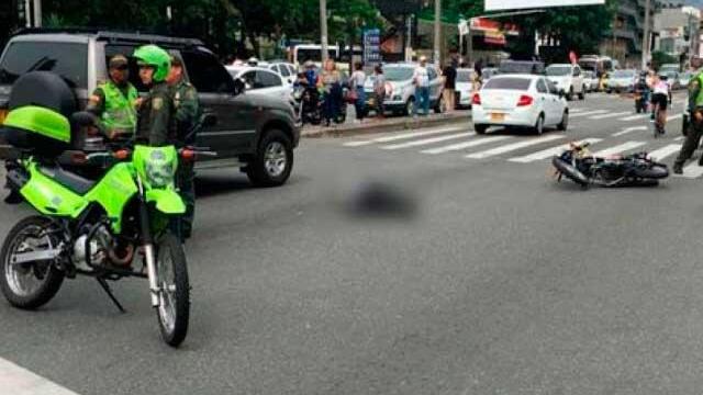 Dos presuntos fleteros mueren en intento de robo en la avenida 33 Dos presuntos fleteros mueren en intento de robo en la avenida 33