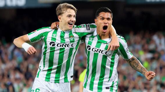 Juan Camilo 'Cucho' Hernández en Betis contra Valladolid por la Liga de España.  Juan Camilo 'Cucho' Hernández en Betis contra Valladolid por la Liga de España.