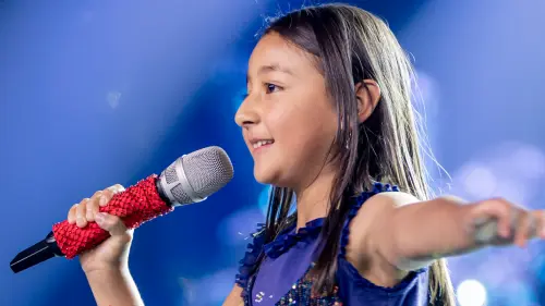 Dulce María Ordóñez ilumina el escenario y honra sus raíces en La Voz Kids 203
