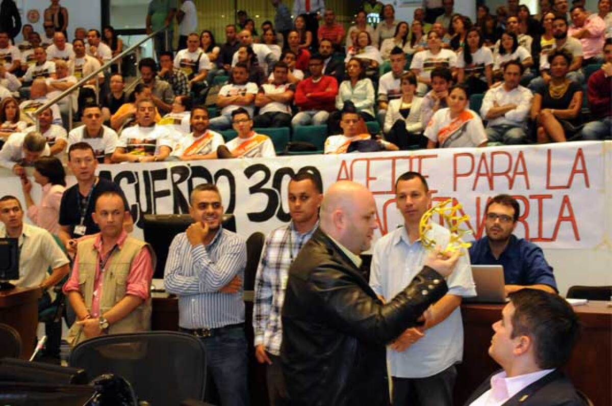 040315acuerdo300.jpg