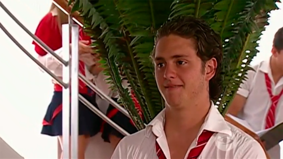 361. Diego descubre que Javier está hablando mal de él con sus compañeros