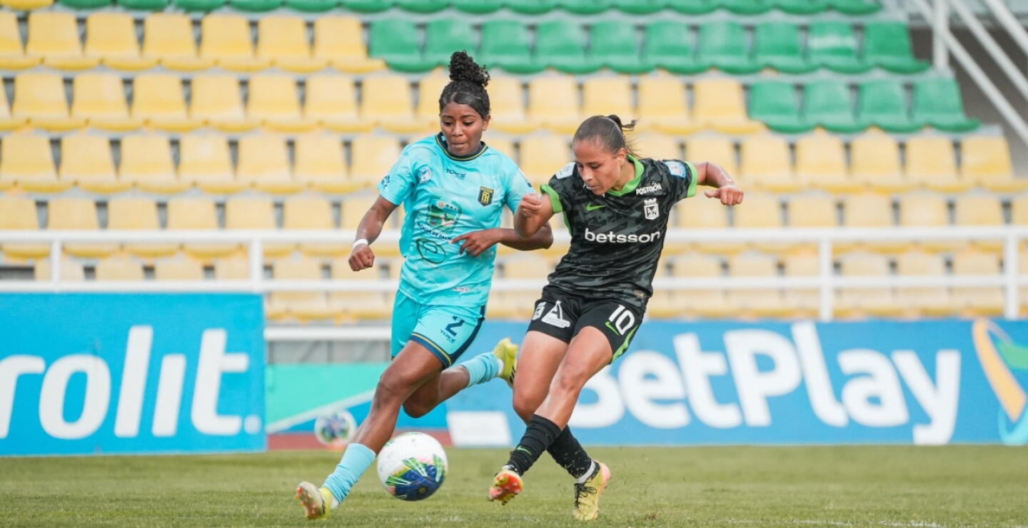 Acción de juego entre Internacional de Palmira y Atlético Nacional en cuadrangulares de la Liga Femenina BetPlay 2026.