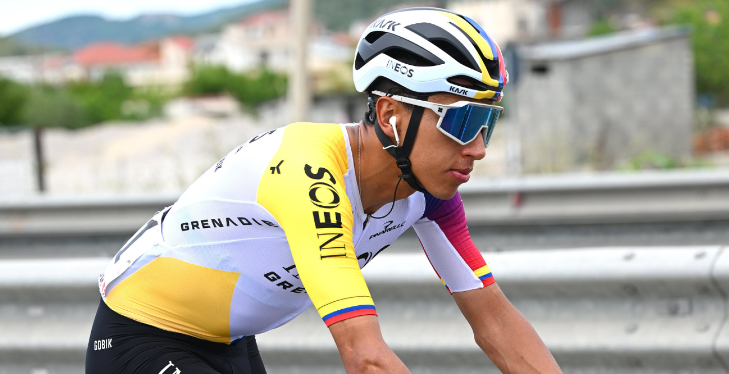 Egan Bernal, ciclista colombiano del INEOS Grenadiers, en la etapa 1 del Giro de Italia 2025