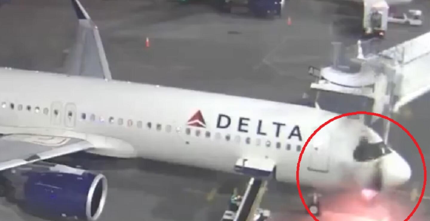 Impresionantes imágenes del avión que se incendió en pleno aeropuerto de Seattle