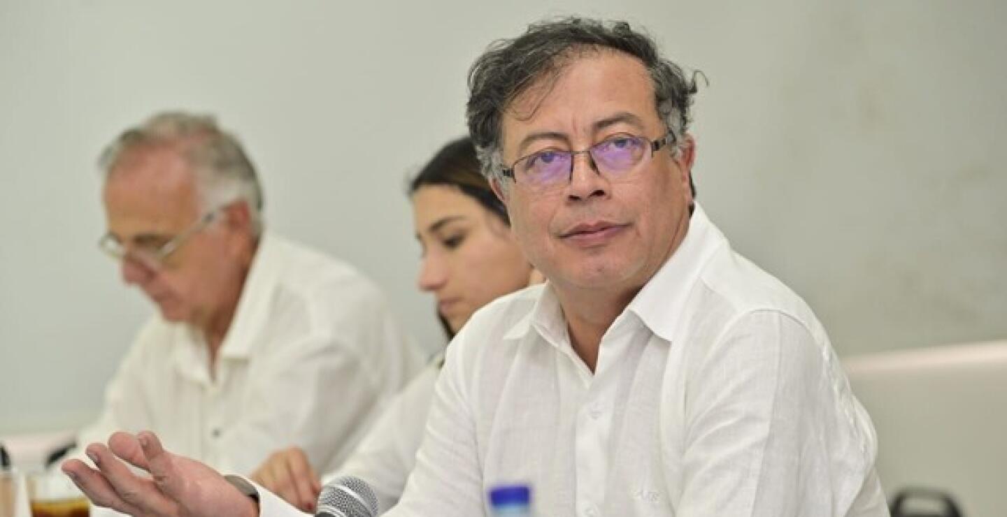 Paz total de Petro parece más un eslogan que un objetivo alcanzable, dice The Economist