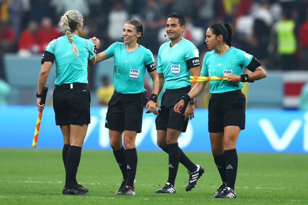 Stéphanie Frappart junto a todo el cuarteto arbitral.