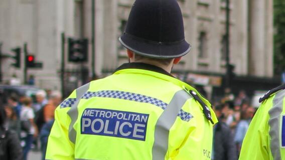 El expolicía británico fue suspendido de sus funciones cuando fue detenido en octubre de 2021.