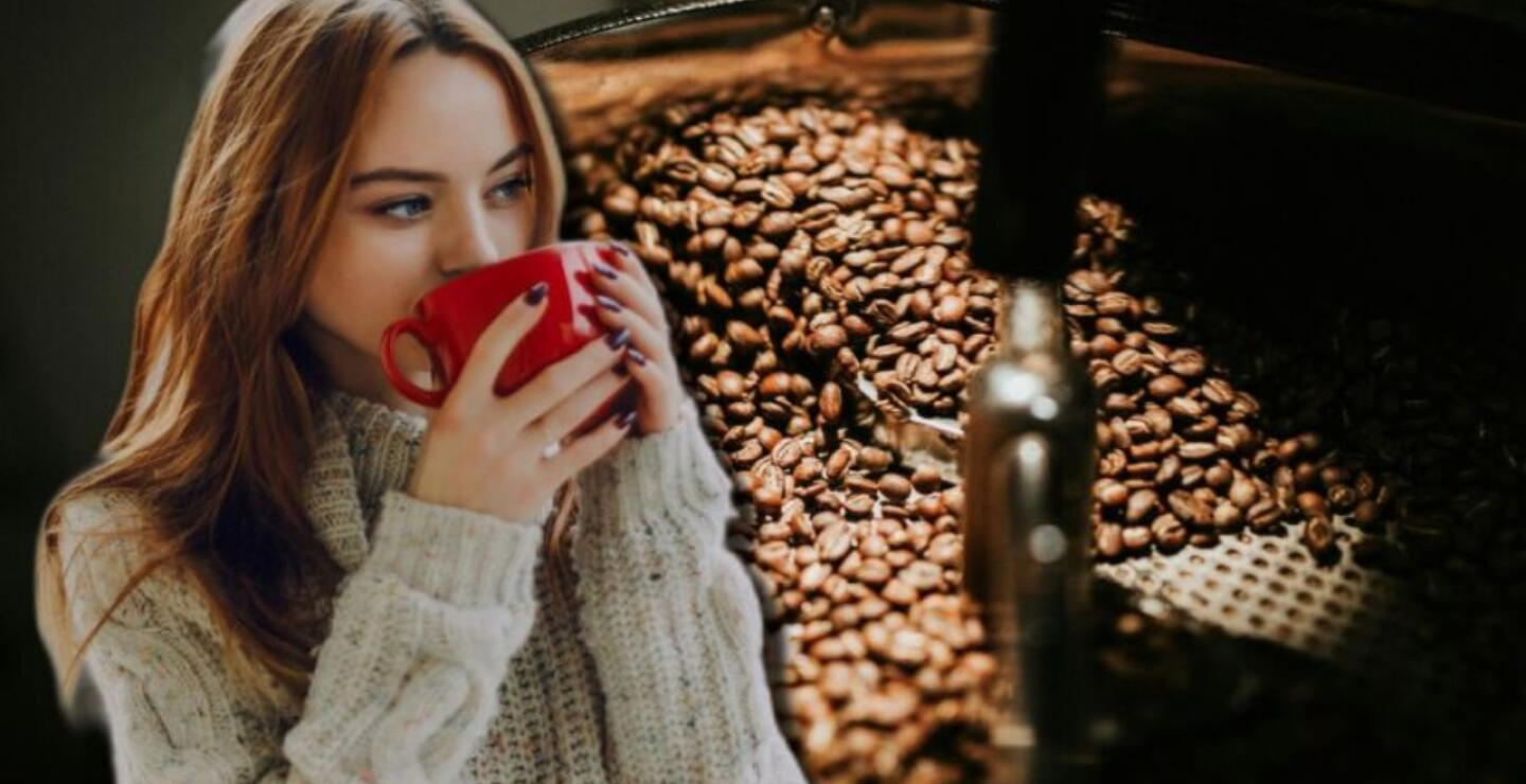 Mujer tomando tinto con granos de café de fondo. 