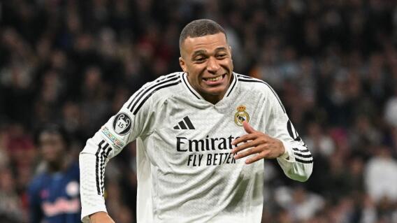 Kylian Mbappé, delantero francés, celebra su gol con Real Madrid frente a RB Salzburgo, por Champions League Kylian Mbappé, delantero francés, celebra su gol con Real Madrid frente a RB Salzburgo, por Champions League