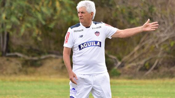 263563_juliocomesanajunior300417cole.jpg 263563_juliocomesanajunior300417cole.jpg
