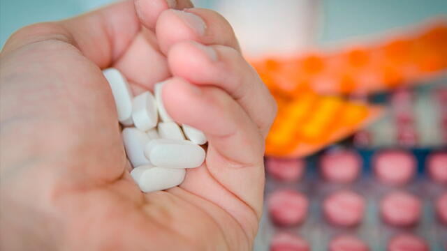 ¿Pacientes que toman medicamentos inmunosupresores deben parar el tratamiento por el COVID-19?
